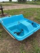 Sun Dolphin paddle boat, row:4