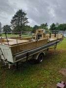 Pontoon boat
