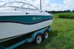 Wellcraft Nova 23 Speed Boat w/ Tandem Axle Trailer