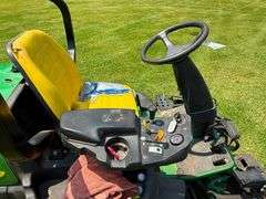 John Deere 2500A Greens Mower gas showing 2831 hours