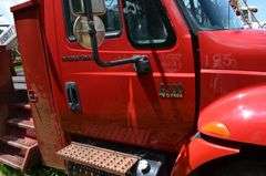 2002 International 4300 Sky Hoist Truck