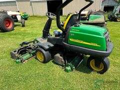 John Deere 2500A Greens Mower gas showing 2831 hours