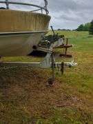 Pontoon boat