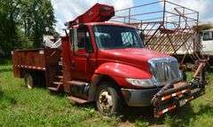 2002 International 4300 Sky Hoist Truck