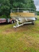Pontoon boat