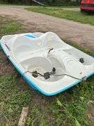 Sun Dolphin 5 paddle boat with sun cover, row:4