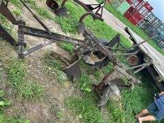 3 pt. hitch John Deere 2 bottom trip plow 16", row:3