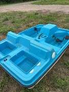 Sun Dolphin paddle boat, row:4