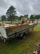 Pontoon boat