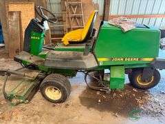 John Deere 2243 Mower gas showing 1561 hours