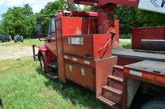 2002 International 4300 Sky Hoist Truck