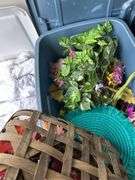 Miscellaneous table decorations and miscellaneous glass items