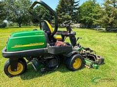 John Deere 2500A Greens Mower gas showing 2831 hours