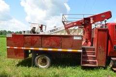2002 International 4300 Sky Hoist Truck