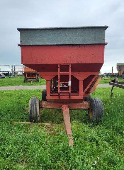 350 Bushel gravity wagon with 10 ton running gear, row:2