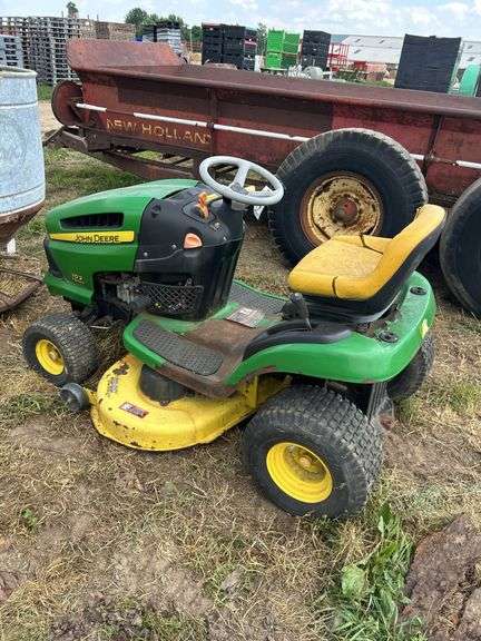 102 John Deere lawn mower- does not run: Row 9 image