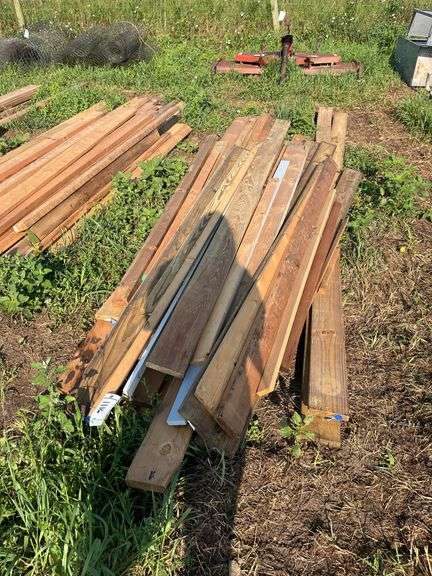 (1) Pile of misc. sized of wood & deck boards, row:11 image