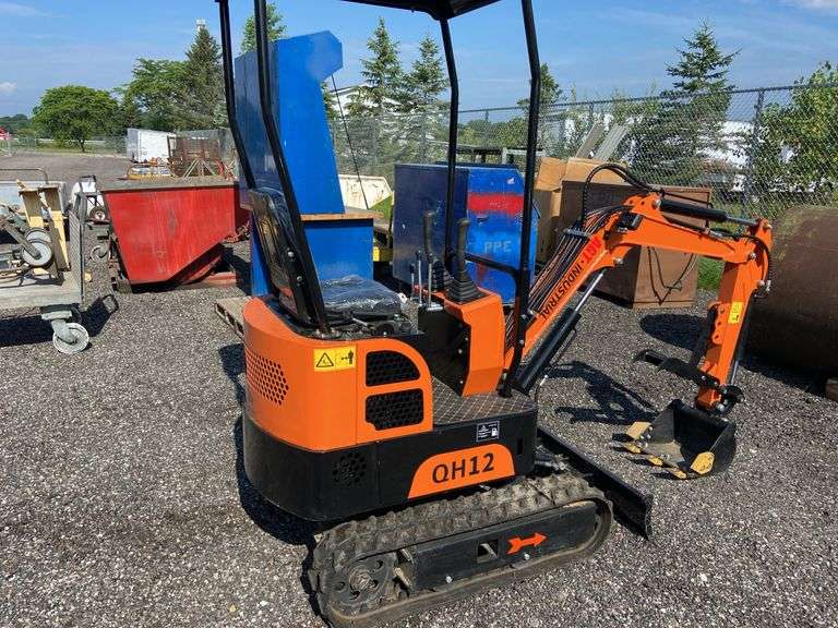 AGT QH12 mini excavator with only 6 hours