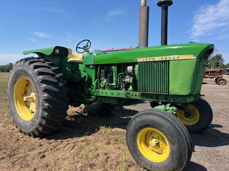 John Deere 4320 tractor, synchro shift, 12 volt, 1000/540 PTO, dual outlets, hour meter not functional, S/N - T613R 012952R image