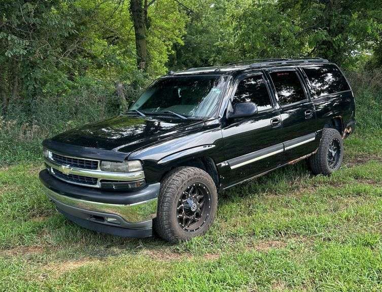 2005 Chevy Suburban, K, row:1 image