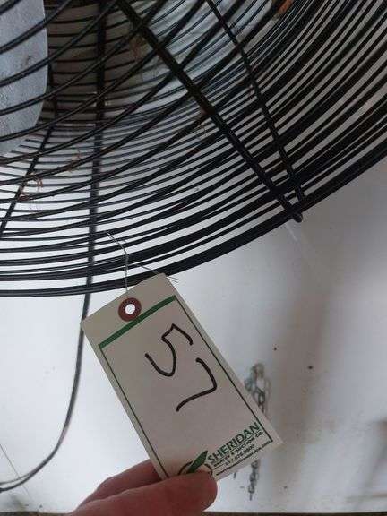 ShowBarn Fan w/ Bracket Hanger