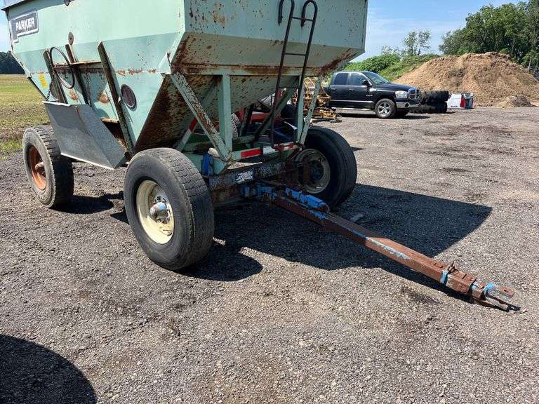 Parker 2600 Gravity Wagon on running gear, Shur-Loc roll over tarp