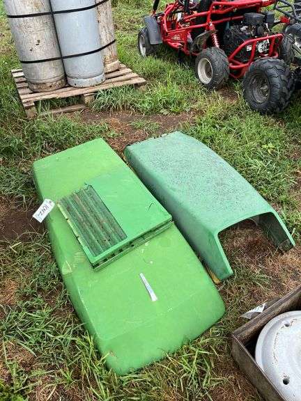 John Deere 1070 hood, John Deere 6300 hood & side panels, row:10 image