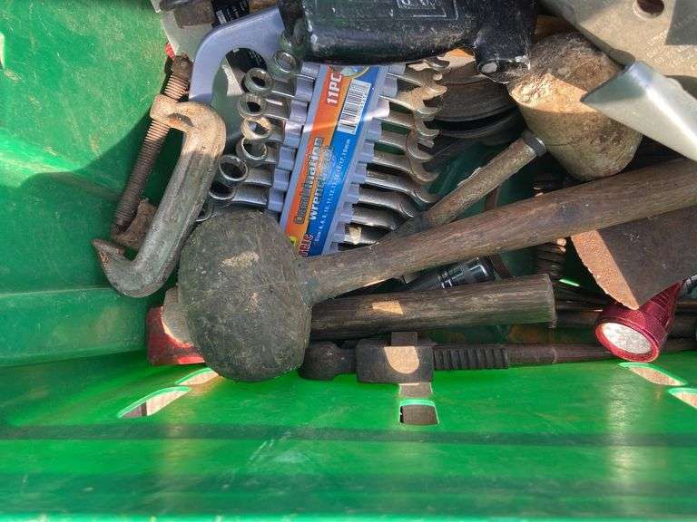 Tote of misc tools TOTE NOT INCLUDED
