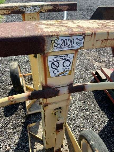 2 Semi trailer jacks