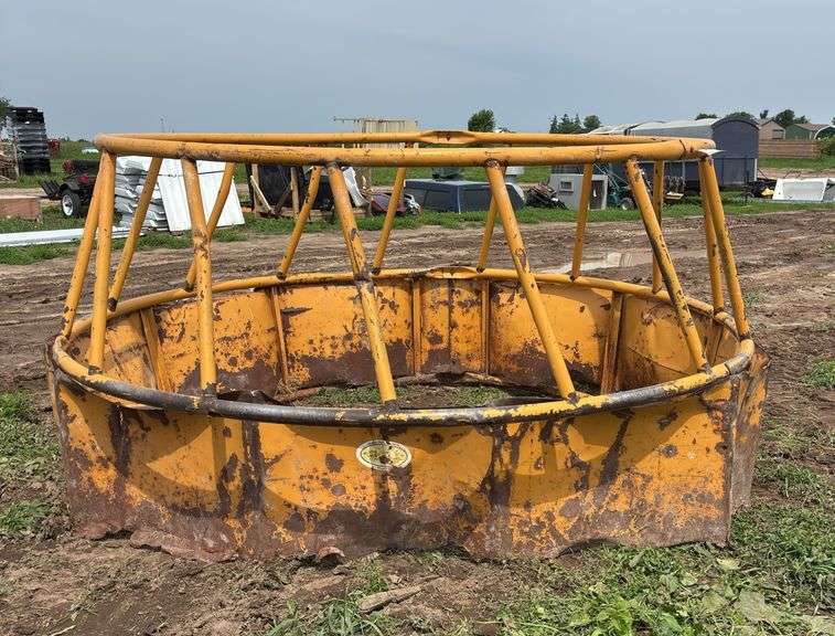 Sioux bull round bale feeder, row:6 image