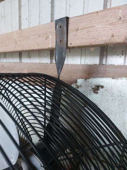 ShowBarn Fan w/ Bracket Hanger