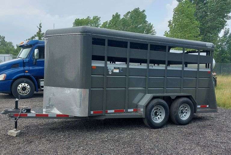 2024 Valley Trail Livestock trailer