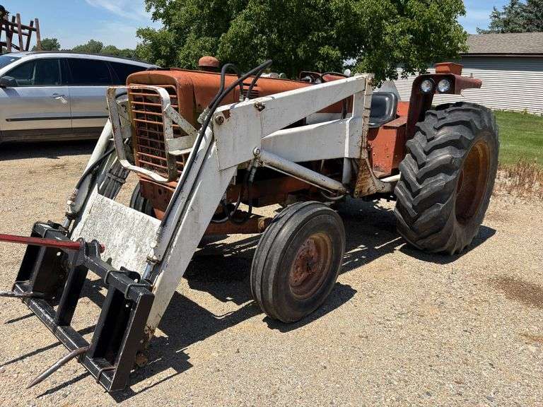 IH Utility 656 w/ Loader, Hay Fork, Bucket, & Pallet Fork
