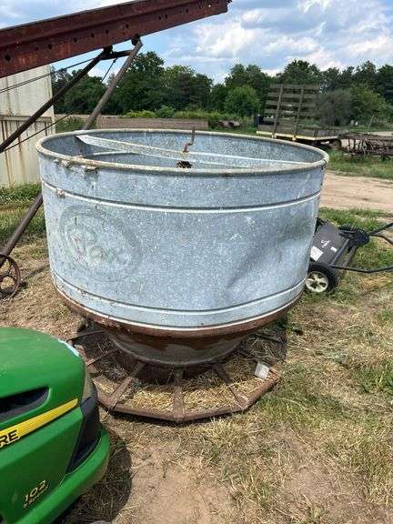 pig feeder, row:9 image