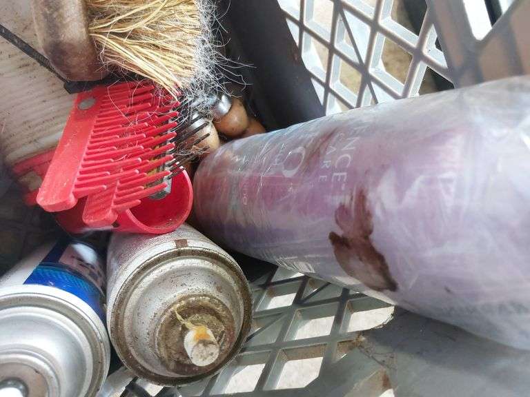 Livestock Show & Grooming Supplies in Crate