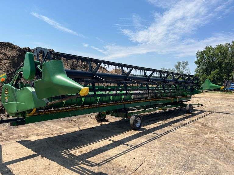 John Deere 635F Grain Platform - DOES NOT INCLUDE HEAD CART image