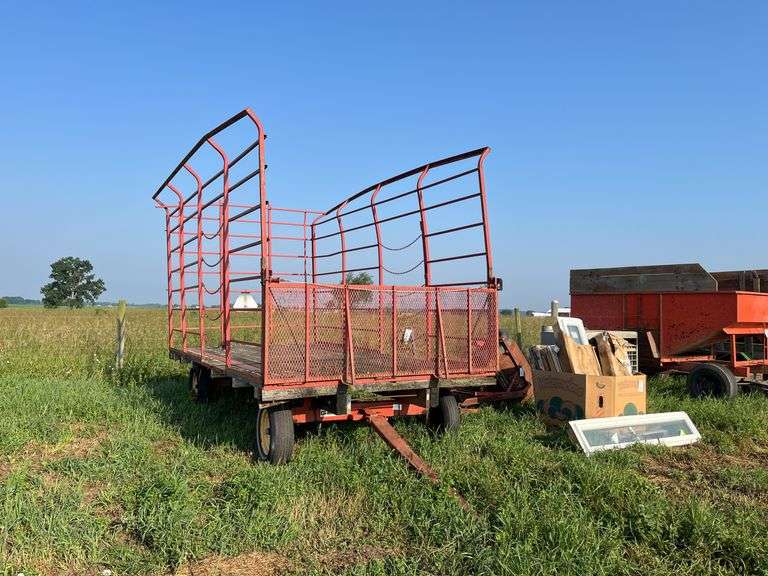 Kicker hay wagon, row:11 image