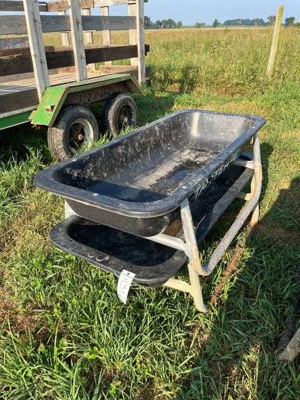 (2) 5' feed bunks, row:11 image