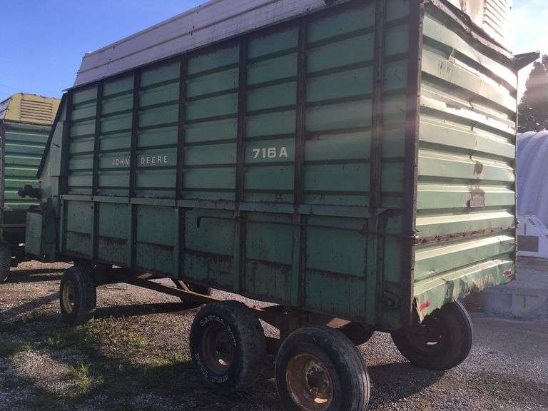 John Deere 716A Chopper Wagon