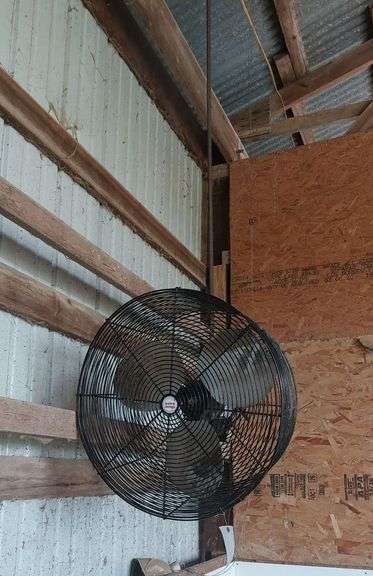 ShowBarn Fan w/ Bracket Hanger