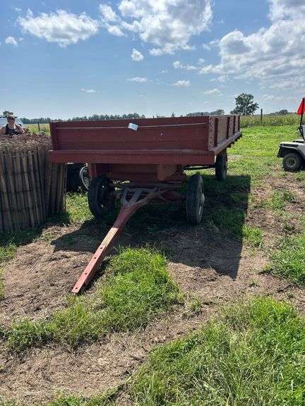 Wood wagon, has removeable sides-could be used as farm stand, row:10 image