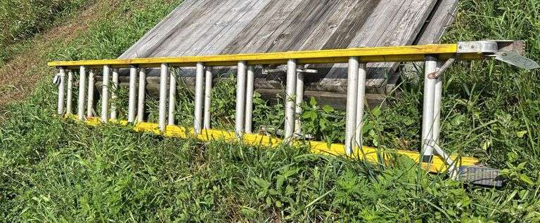 20' fiberglass extension ladder, row:11 image