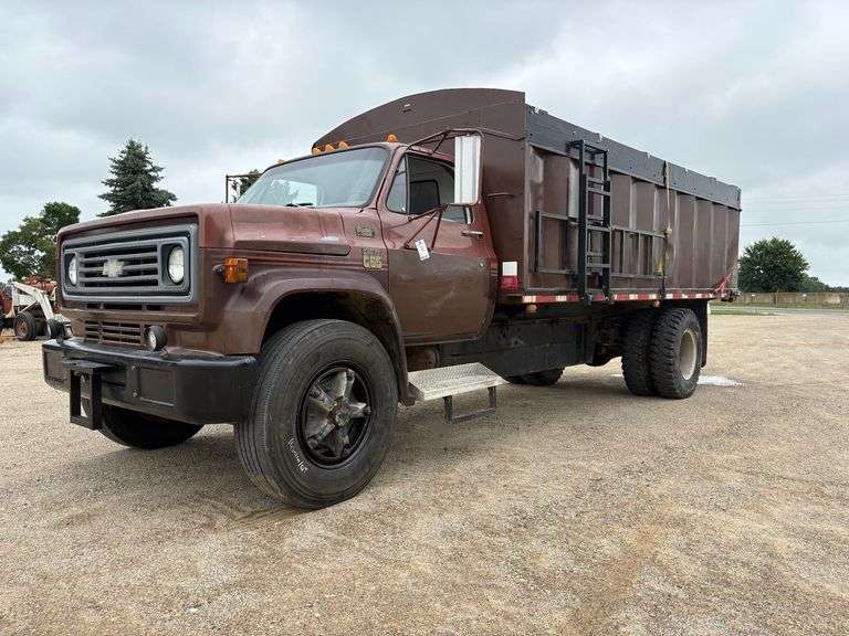 1976 Chevy C-65 image