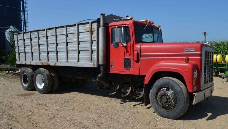 1976 International Transtar 4300 Grain Truck