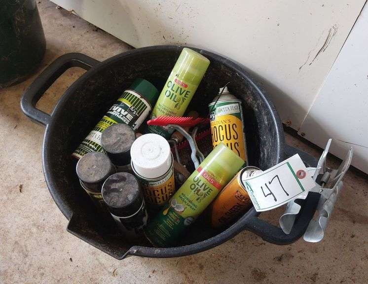Livestock Show & Grooming Supplies in Feed Pan
