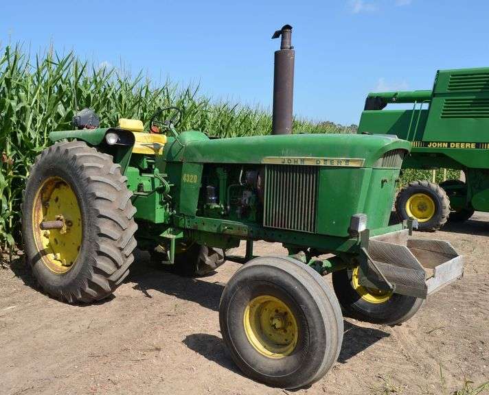 John Deere 4320