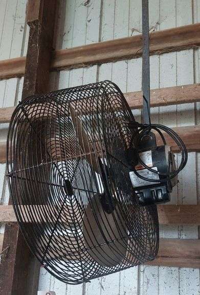 ShowBarn Fan w/ Bracket Hanger