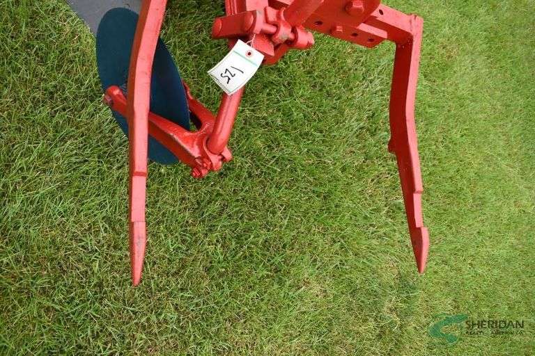 IHC 2 pt.Fast-Hitch Plow - 2B