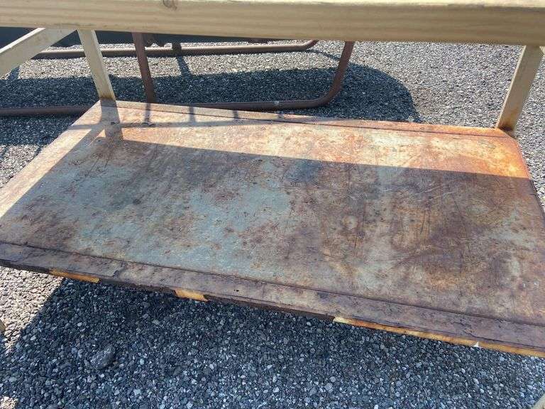 2 work benches