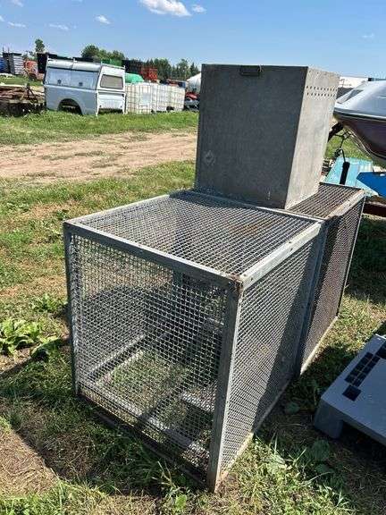 (3) animal cages, row:10 image